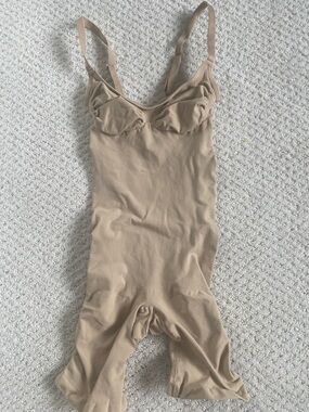 NWOT Skims Shapewear Bodysuit - Beige, size M